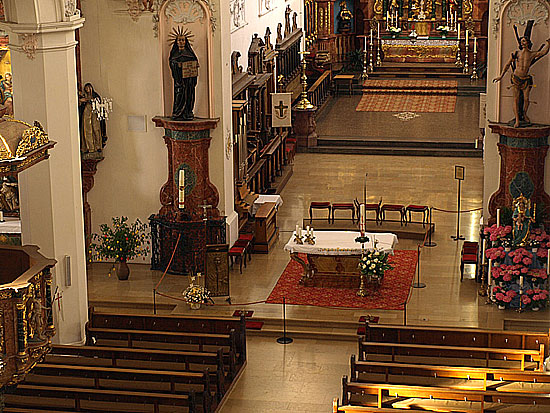Chororgel in der linken Bildmitte