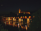 Fridolinsm&uuml;nster und Holzbr&uuml;cke bei Nacht