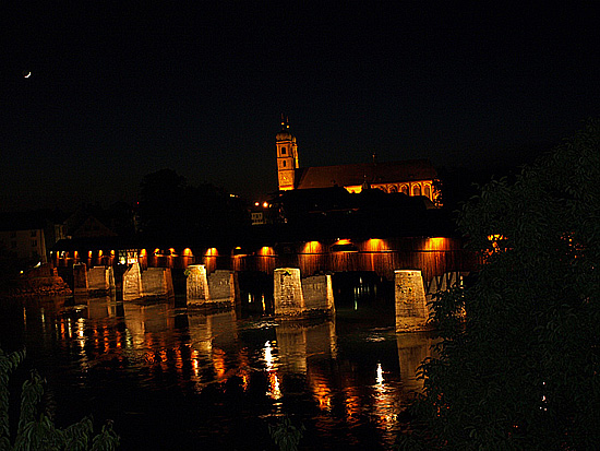 M&uuml;nster und Holzbr&uuml;cke bei Nacht